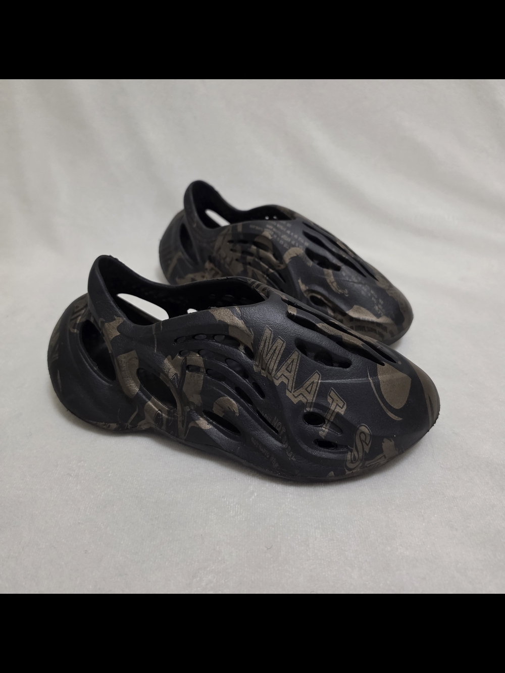 Black Foam Runner Clogs Silver Graphic Iced Out Streetwear Sandals Size 38 (US 6